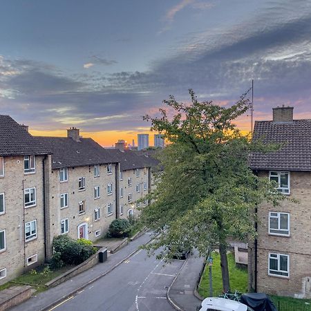 Beautiful 3-Bed Apartment At Swiss Cottage London Exterior photo